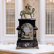 Каминные часы «Юрий Долгорукий» из яшмы и долерита — фотография 1