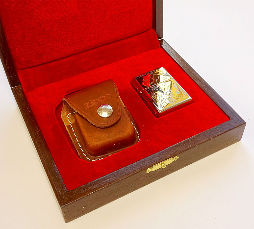 Зажигалка Zippo оригинал "Волки"