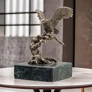 Статуэтка «Орел на коряге» на змеевике — фотография 1